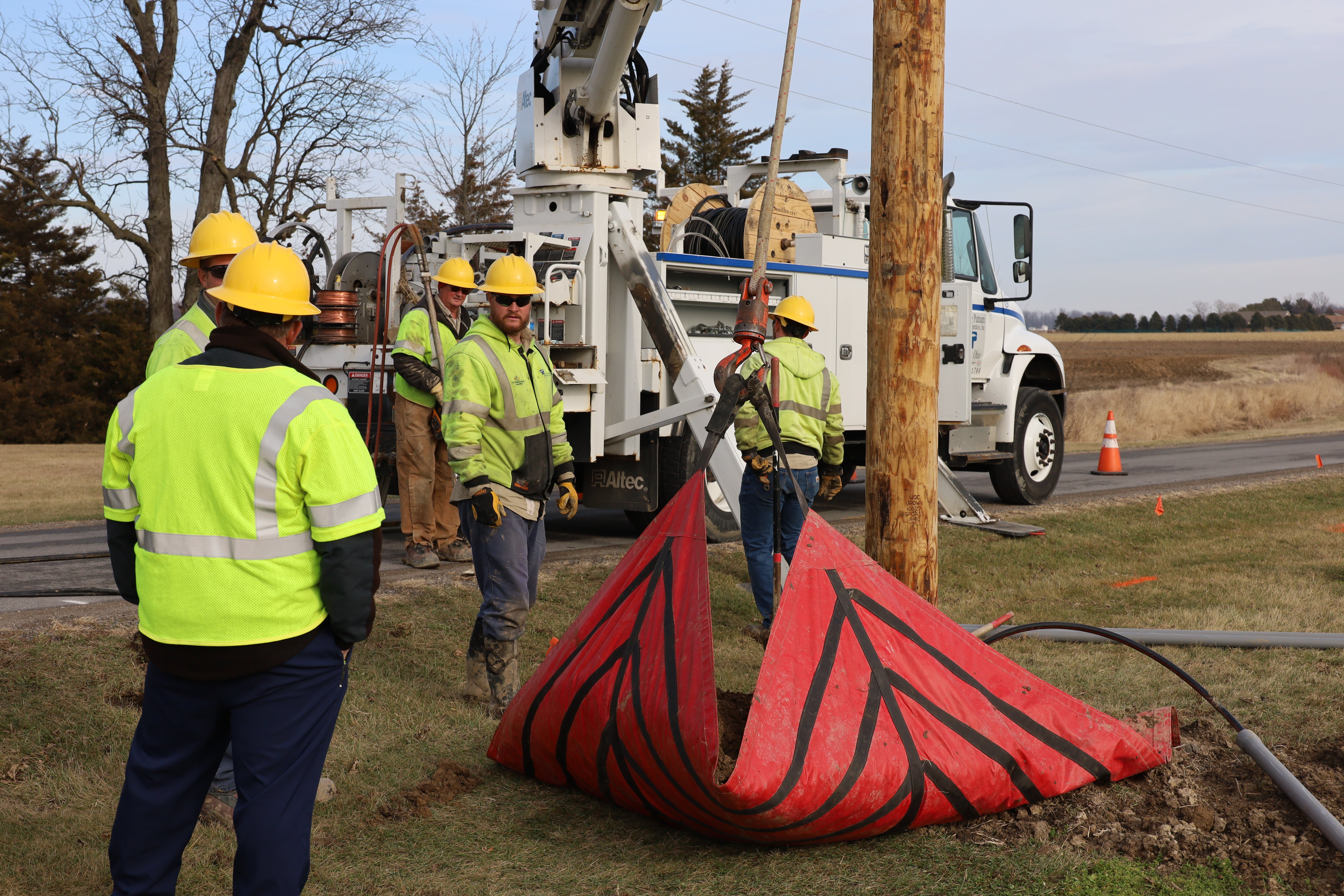 Linemen working together